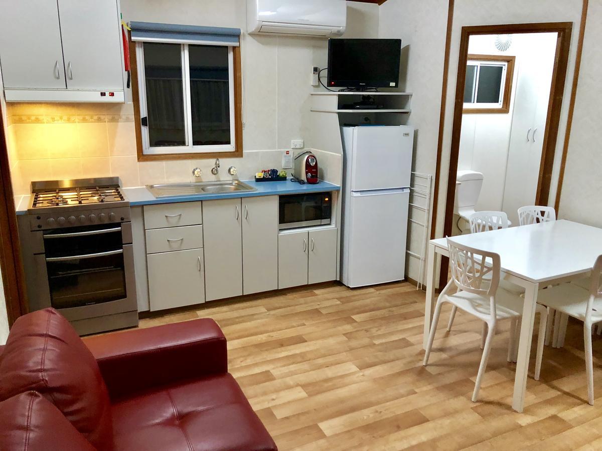 Toora Tourist Park Hotel Room photo